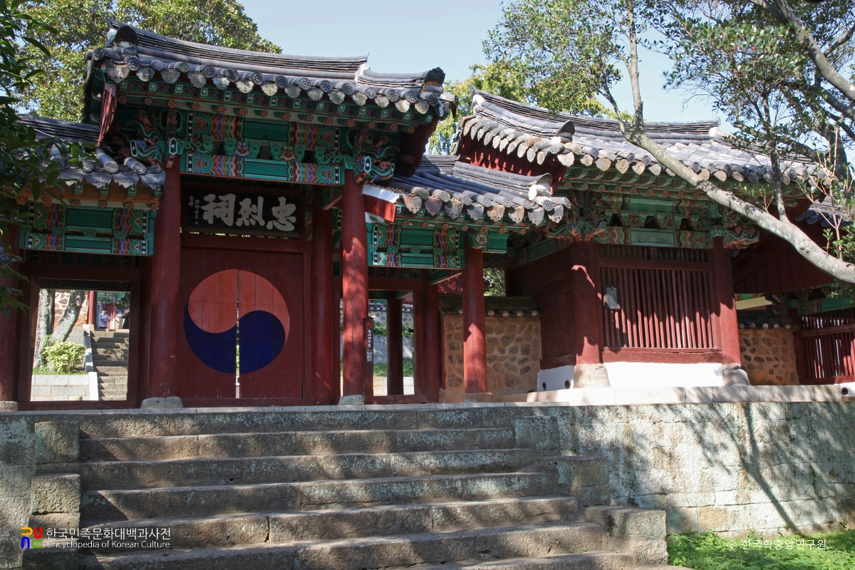 통영 충렬묘비 전경