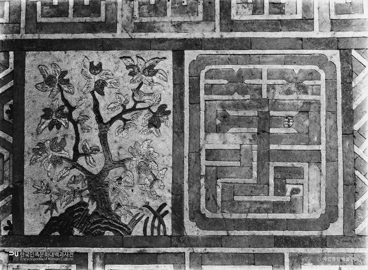 서울 경복궁 자경전 서측 꽃담의 문양