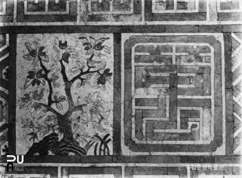 서울 경복궁 자경전 서측 꽃담의 문양