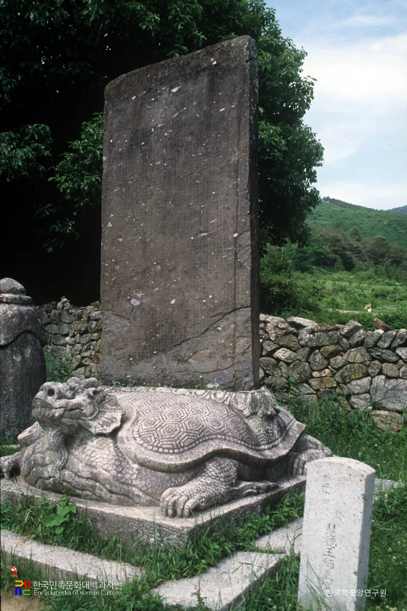 김제 금산사 혜덕왕사탑비 정측면