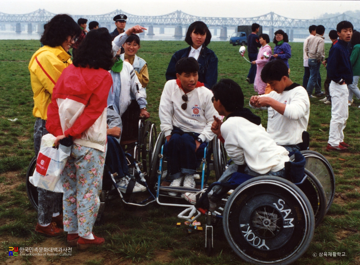 심신장애자 복지사업 / 사회적응 훈련