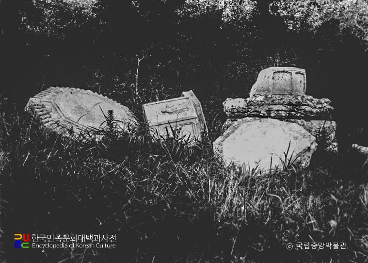 장흥 보림사 보조선사탑 붕괴 상태