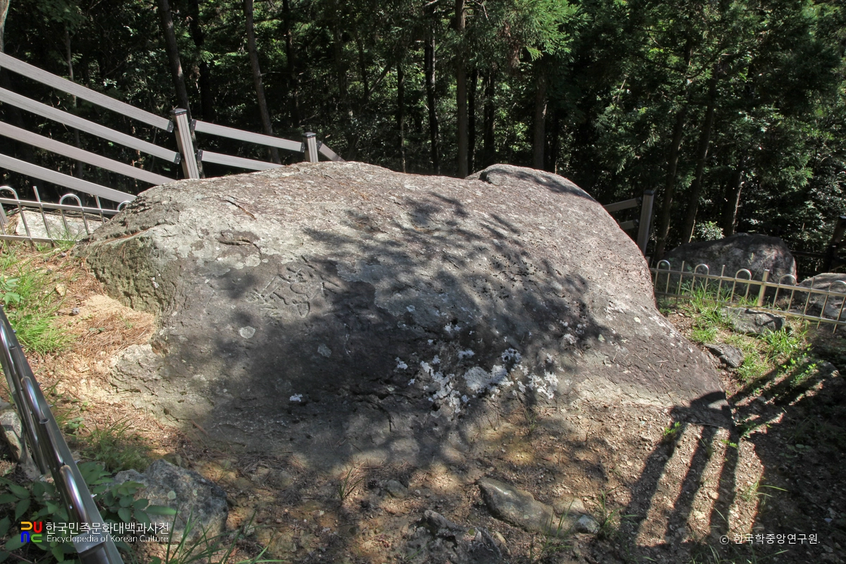 남해상주리석각의 전경