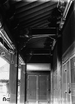 서울 경복궁 중 교태전 툇간 상부