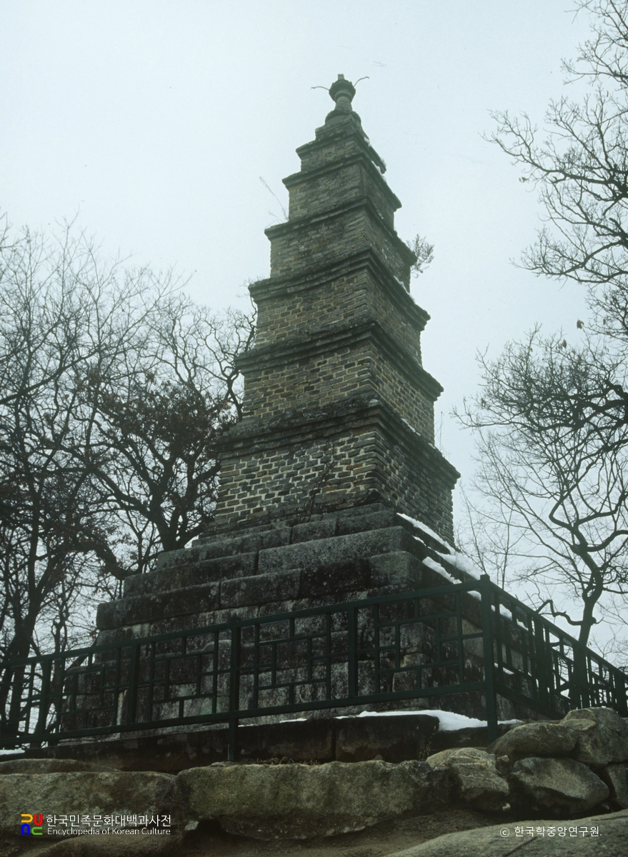 여주 신륵사 다층전탑 후측면