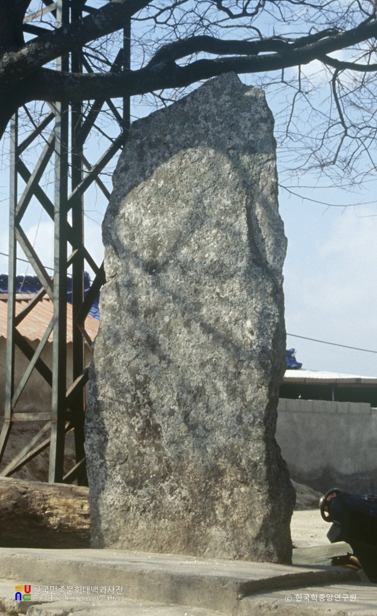 영암 두억리 선돌 정면