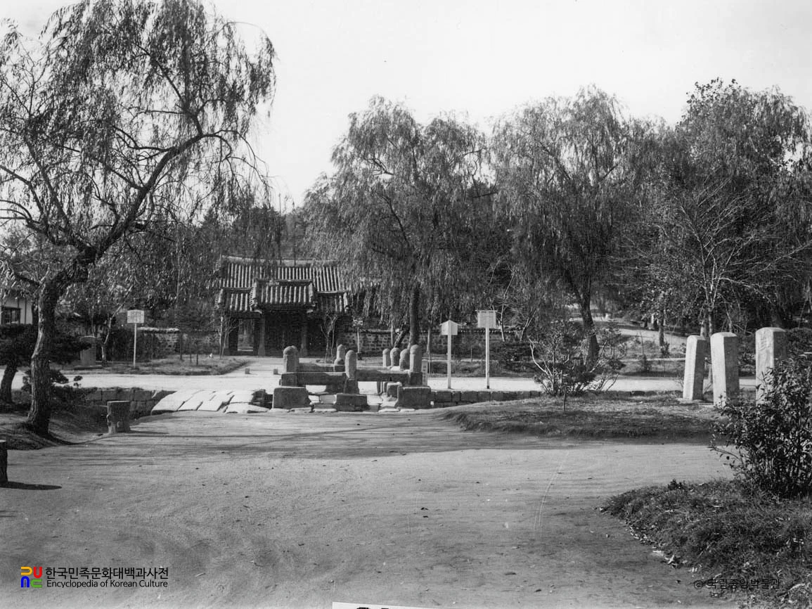 개성 선죽교와 비각 전경