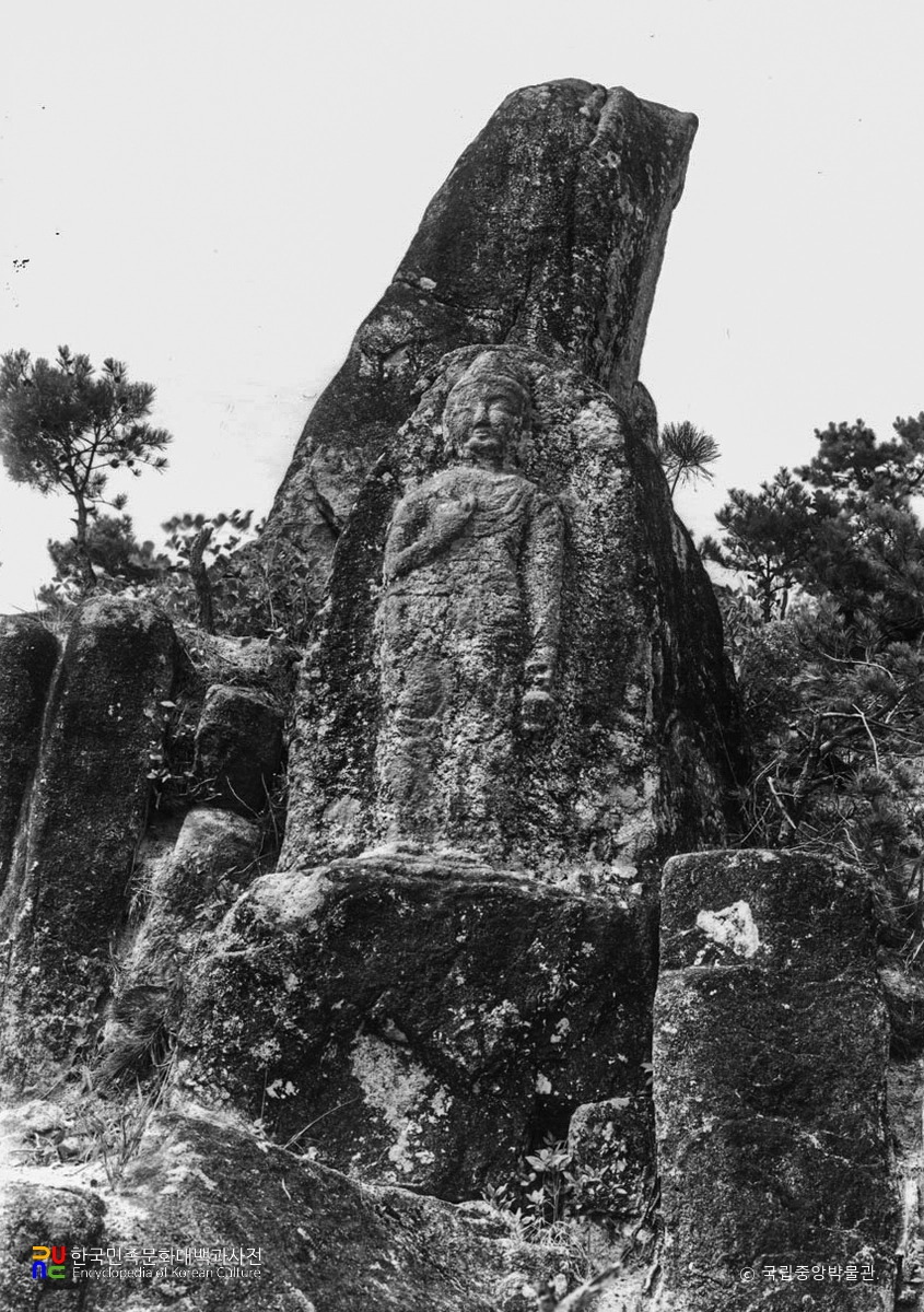경주 남산 삼릉계 마애관음보살상