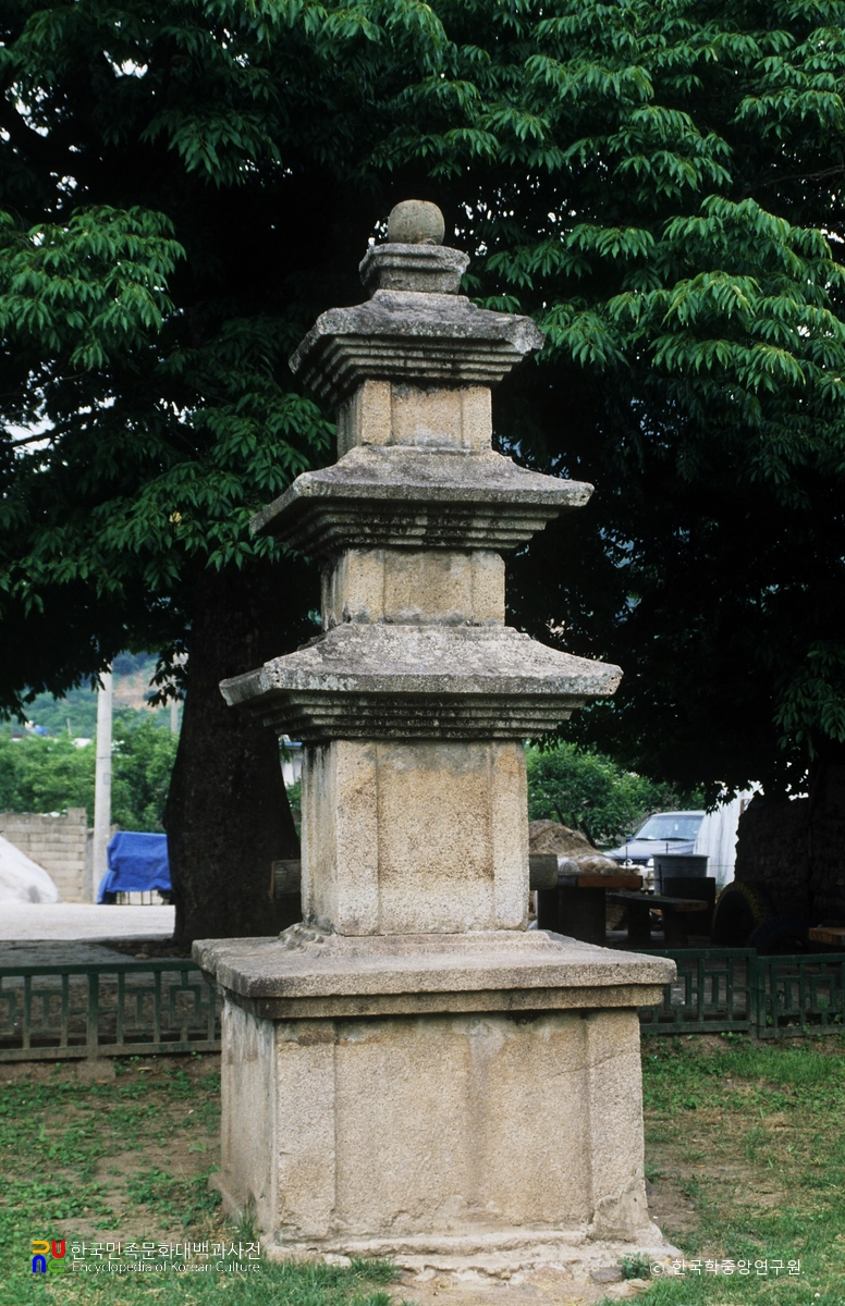 청도 덕양동 삼층석탑