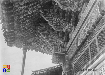 강원 고성 유점사 중 능인보전 처마