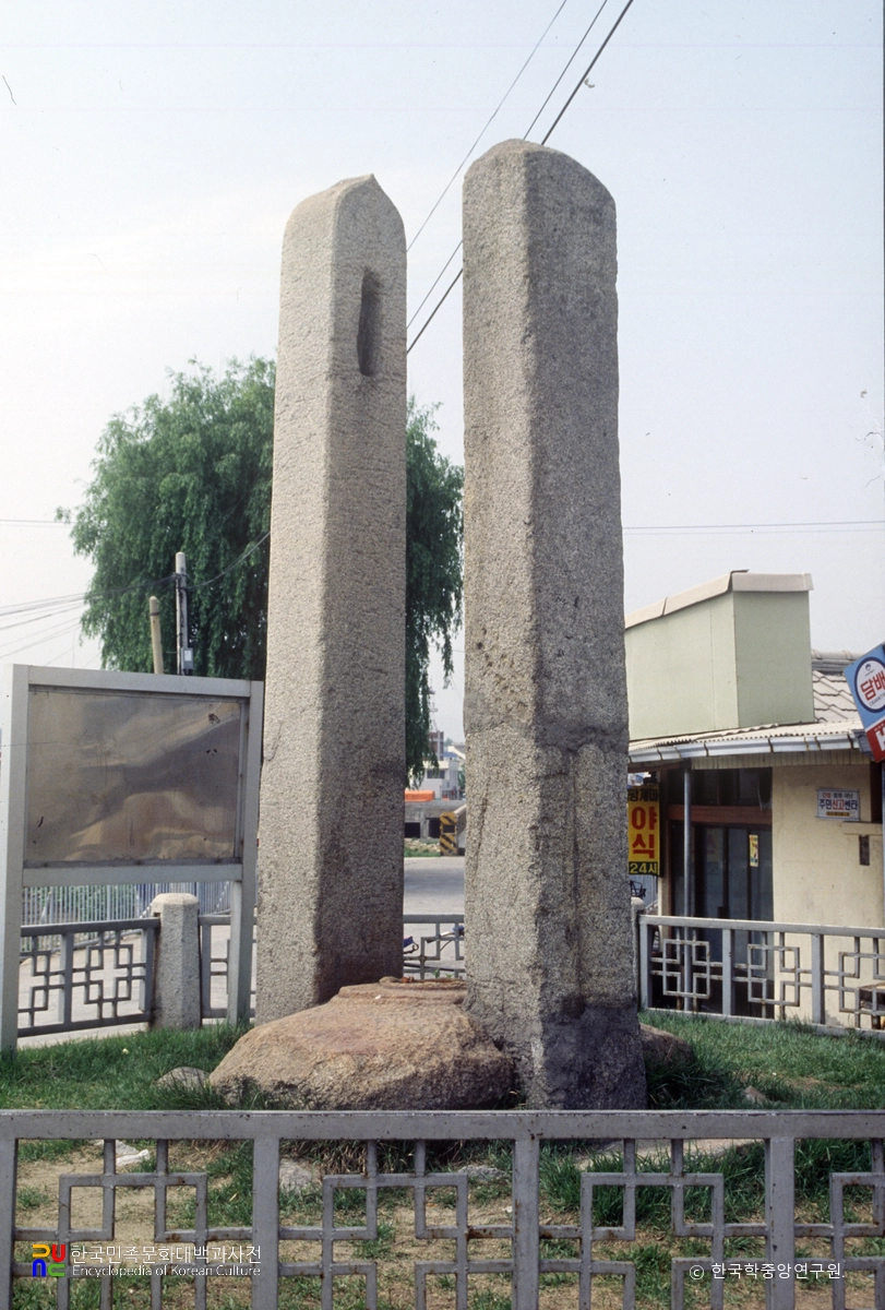 원주 봉산동 당간지주 측면