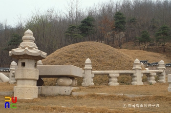 고양 서오릉 중 익릉 정측면