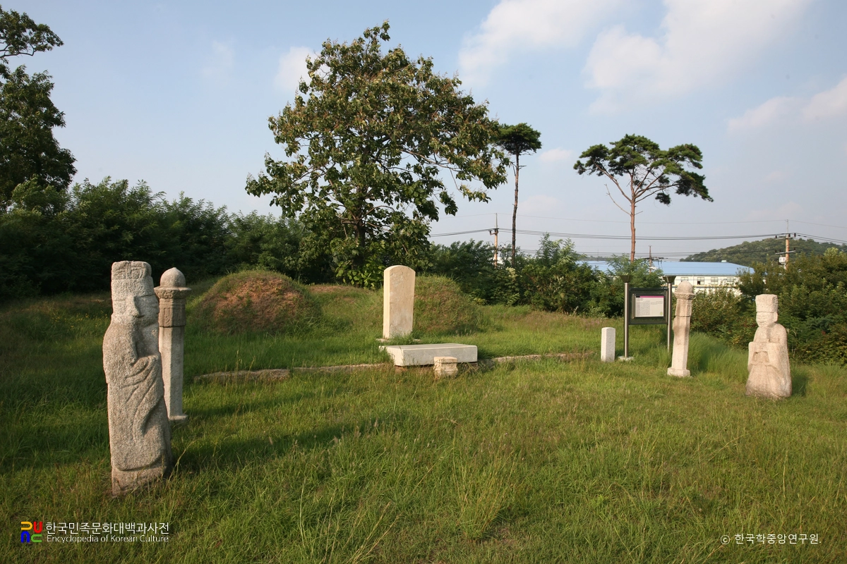 안산 안탄대 선생 묘 정측면