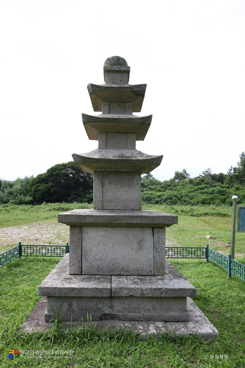 장흥 천관사 삼층석탑 후면