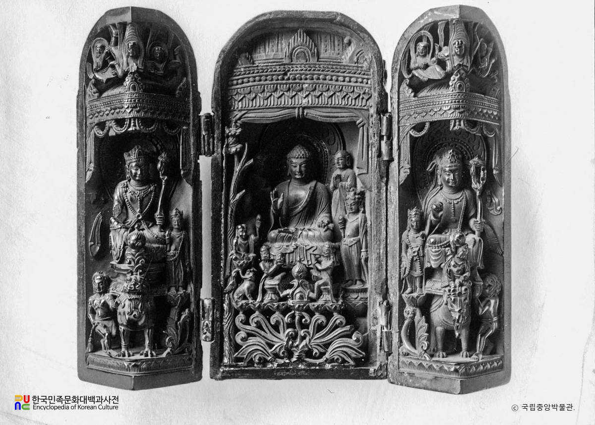 순천 송광사 목조삼존불감 내부