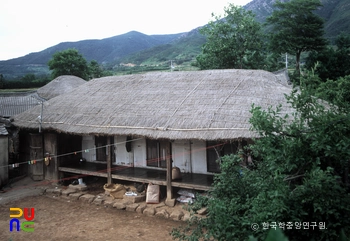 순천 낙안읍성 서문성벽집 안채 정측면