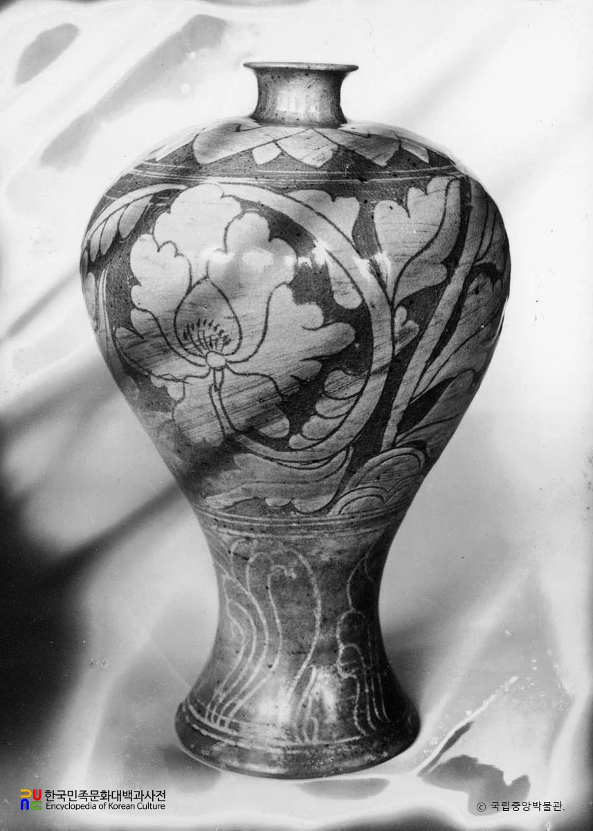 분청사기 박지 모란당초문 매병