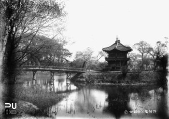 서울 경복궁 향원정 좌측 전경