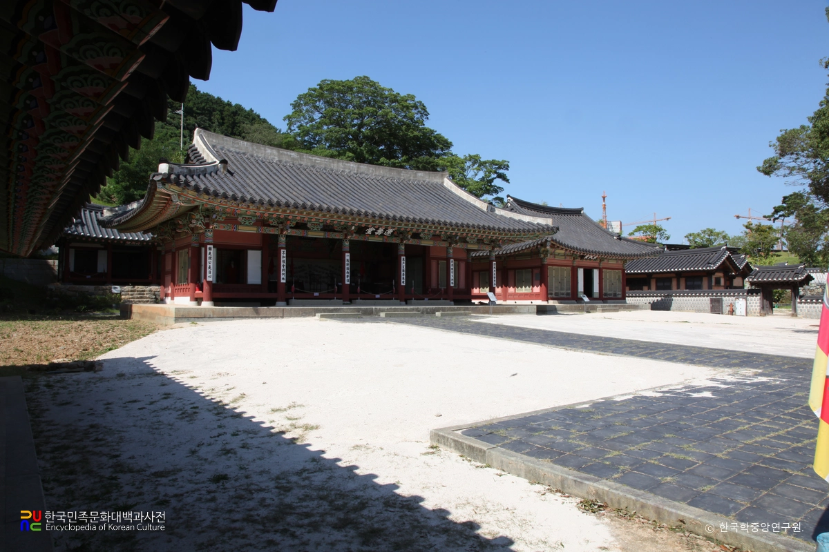 통영 삼도수군통제영 중 운주당 좌측면
