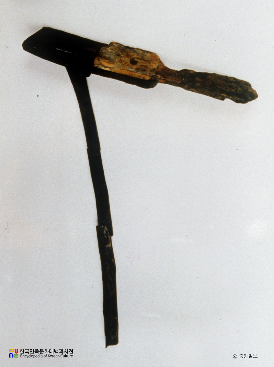 창원 다호리 고분군 출토 자귀