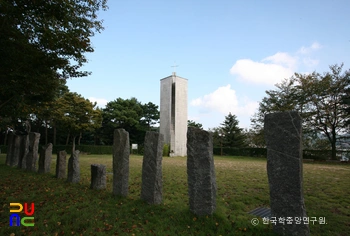 공주 황새바위 천주교순교유적 / 순교탑, 12개의 빛돌