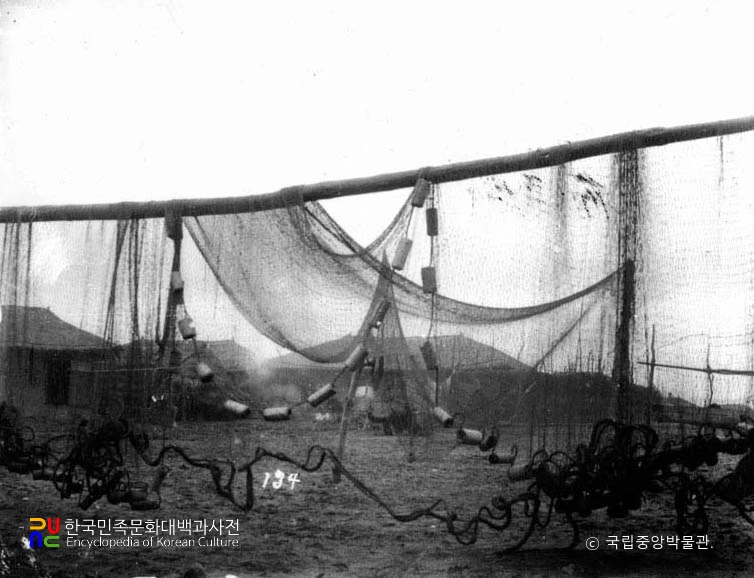 함북 성진 공암 부근의 어촌 풍경