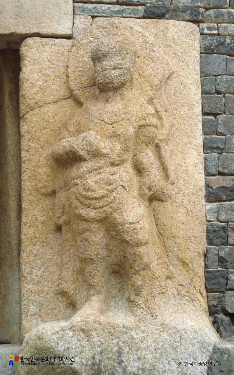 경주 분황사 모전석탑 동쪽 인왕상 중 좌측 인왕상