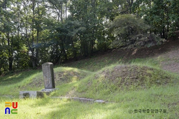 파주 이세화선생 묘