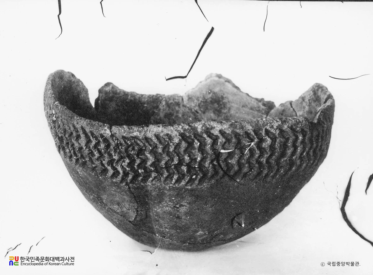 부산 영도 영선동 패총 출토 구연문토기