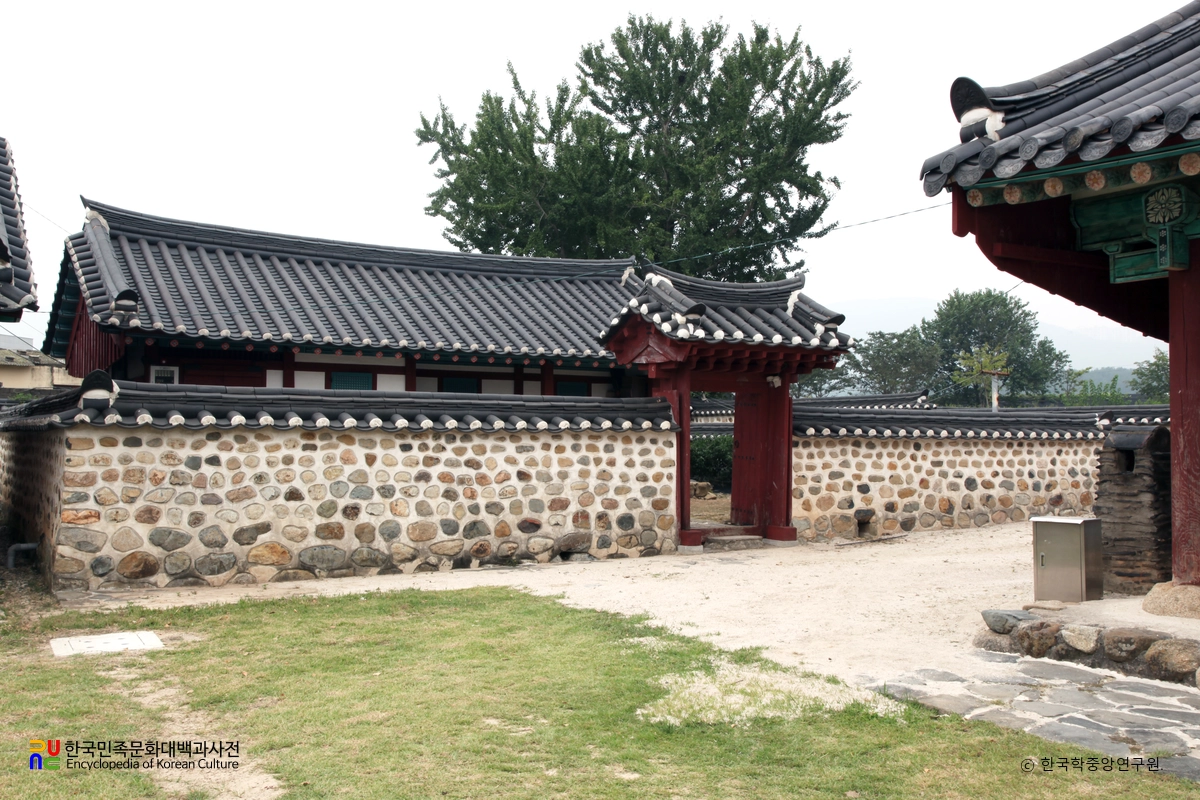 거제향교 중 고직사 정측면