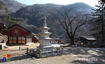 함양 용추사 삼층석탑과 요사채 일곽