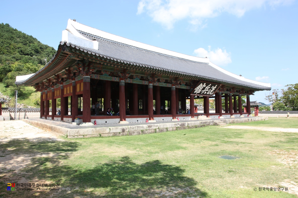 통영 세병관 좌측면