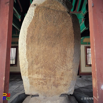 남원 만복사지 석조여래입상의 광배 후면