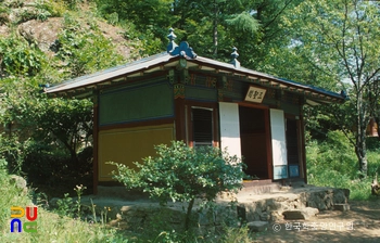 제천 고산사 삼성각 측면