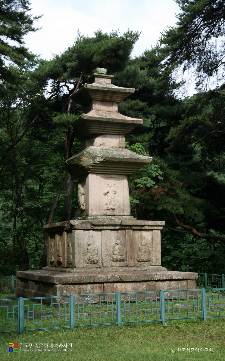 경주 원원사지 동ㆍ서 삼층석탑 중 동삼층석탑 서면