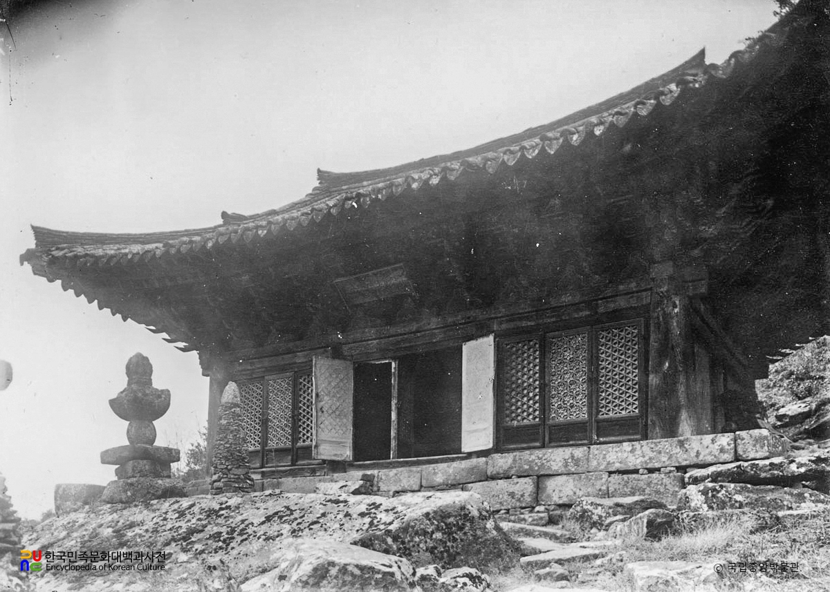 제천 덕주사 극락전 정측면