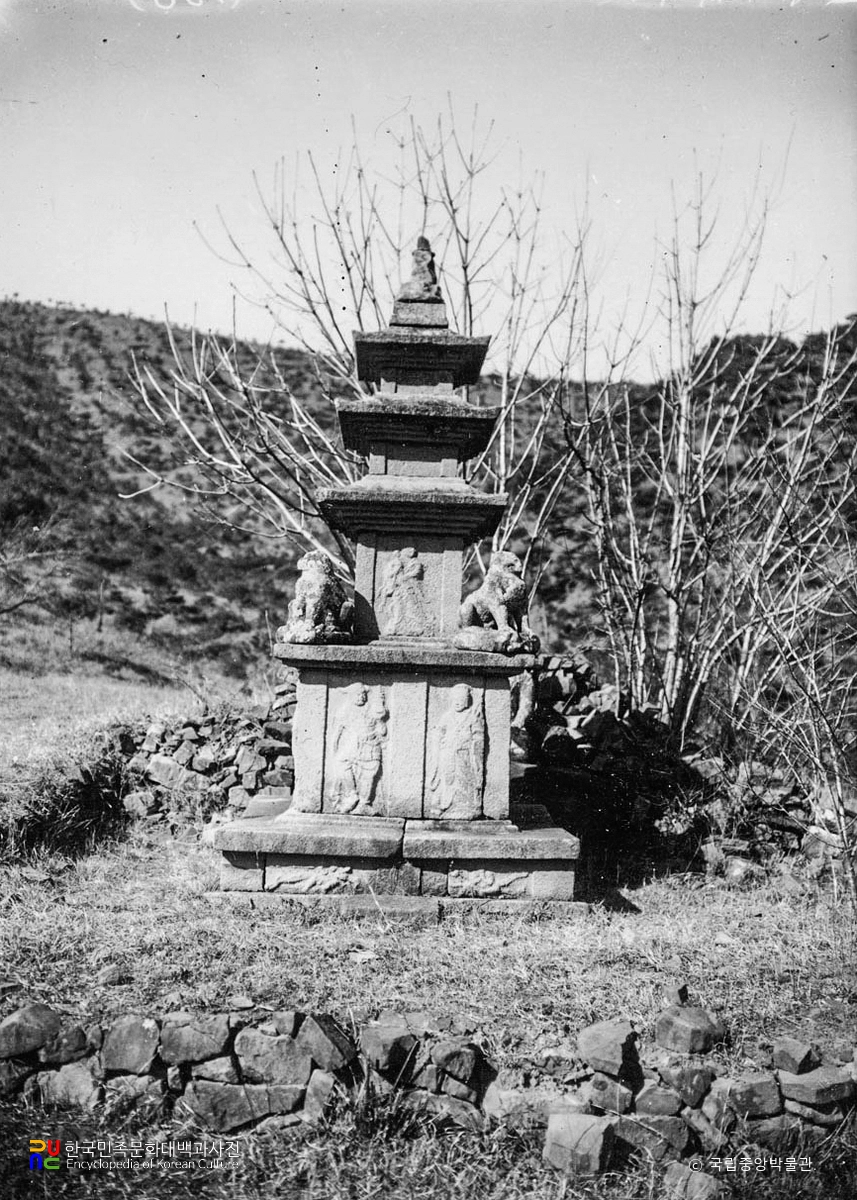 의성 관덕리 삼층석탑 전경