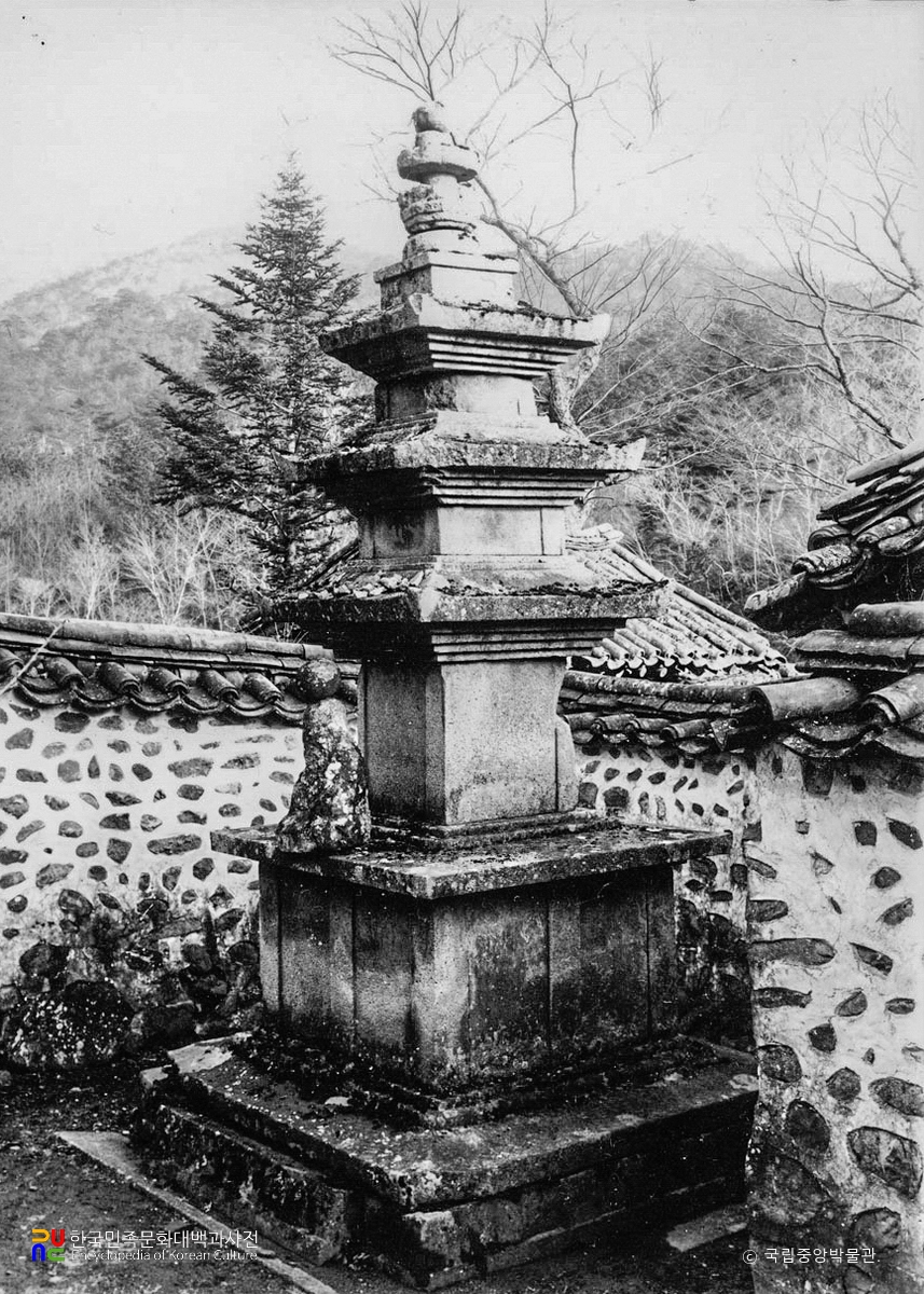 해남 대흥사 응진전 앞 삼층석탑