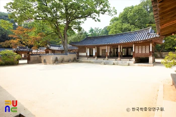 창덕궁 연경당 사랑채 앞뜰