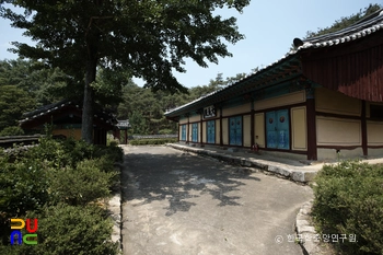 보은향교 대성전 정측면