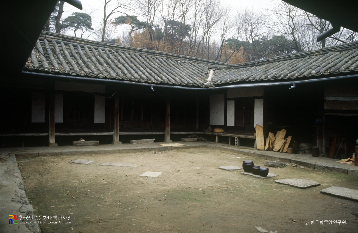 부여 여흥민씨 고택