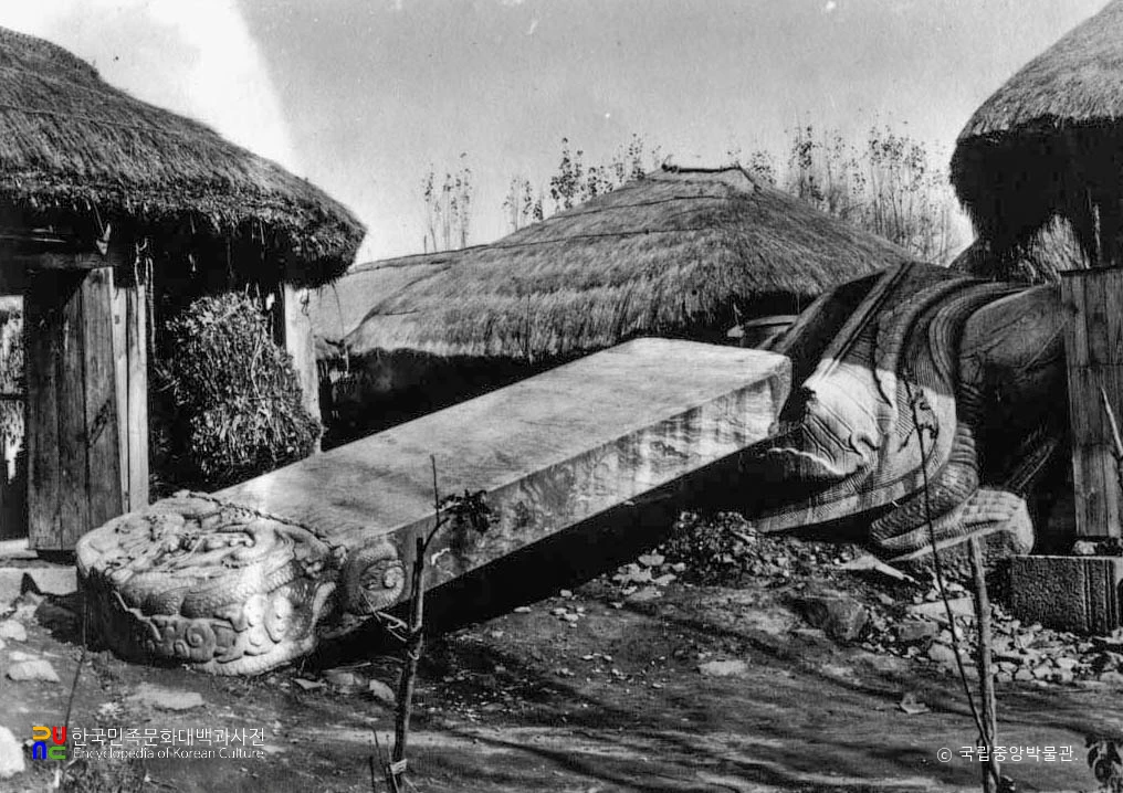 서울 송파 삼전도비 붕괴 모습