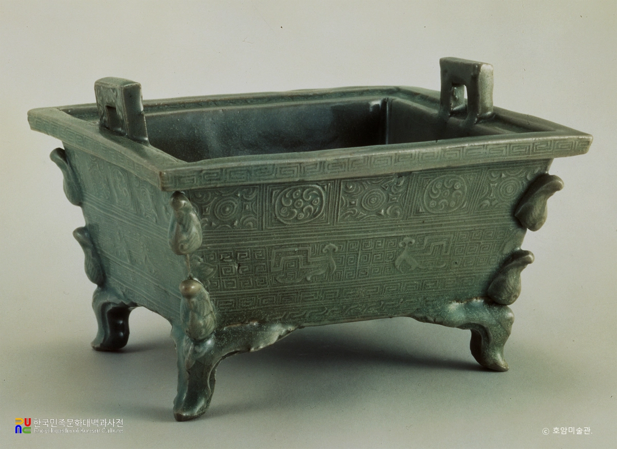 청자 양각 도철문 방형 향로