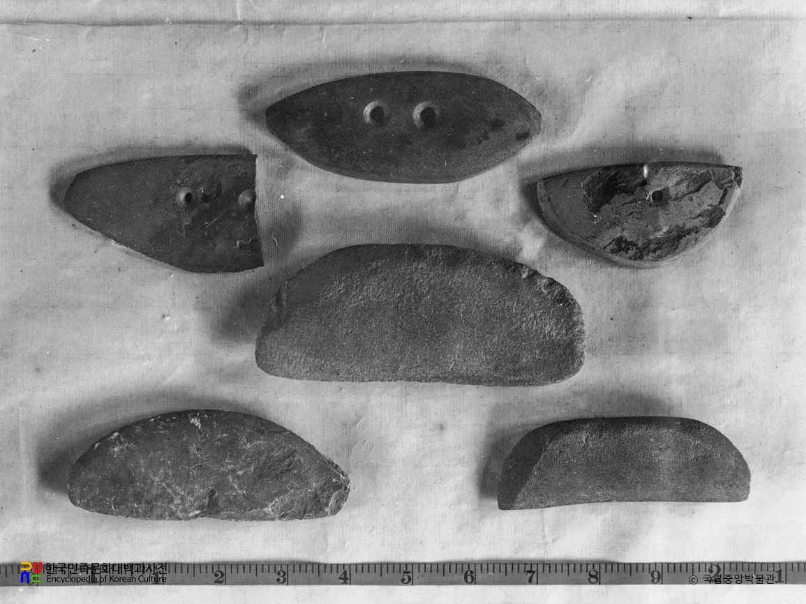 경북 경주 출토 반달돌칼