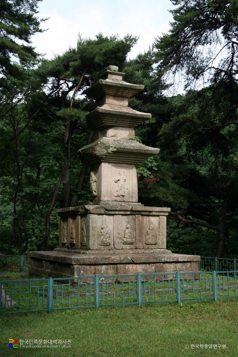 경주 원원사지 동ㆍ서 삼층석탑 중 동삼층석탑 서면