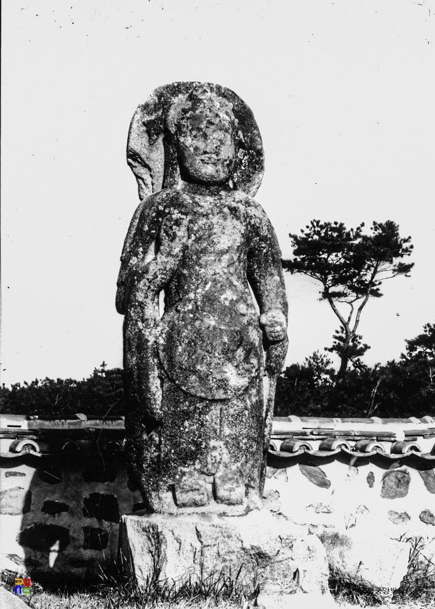 경주 배리 삼존불입상 좌협시보살상
