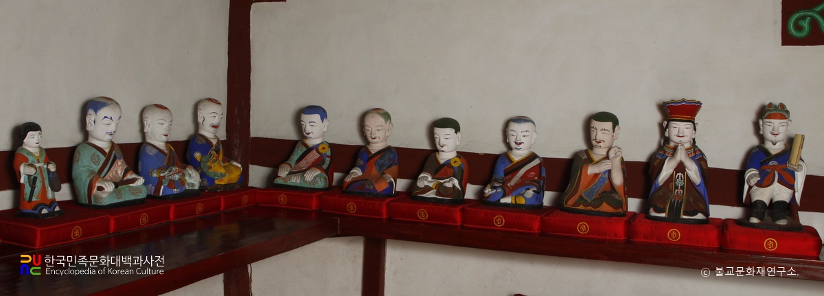 남해 화방사 석조석가삼존좌상 십육나한상(우)