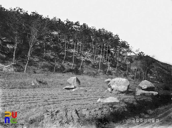 신계 군량리 지석묘와 석재 채굴지 전경