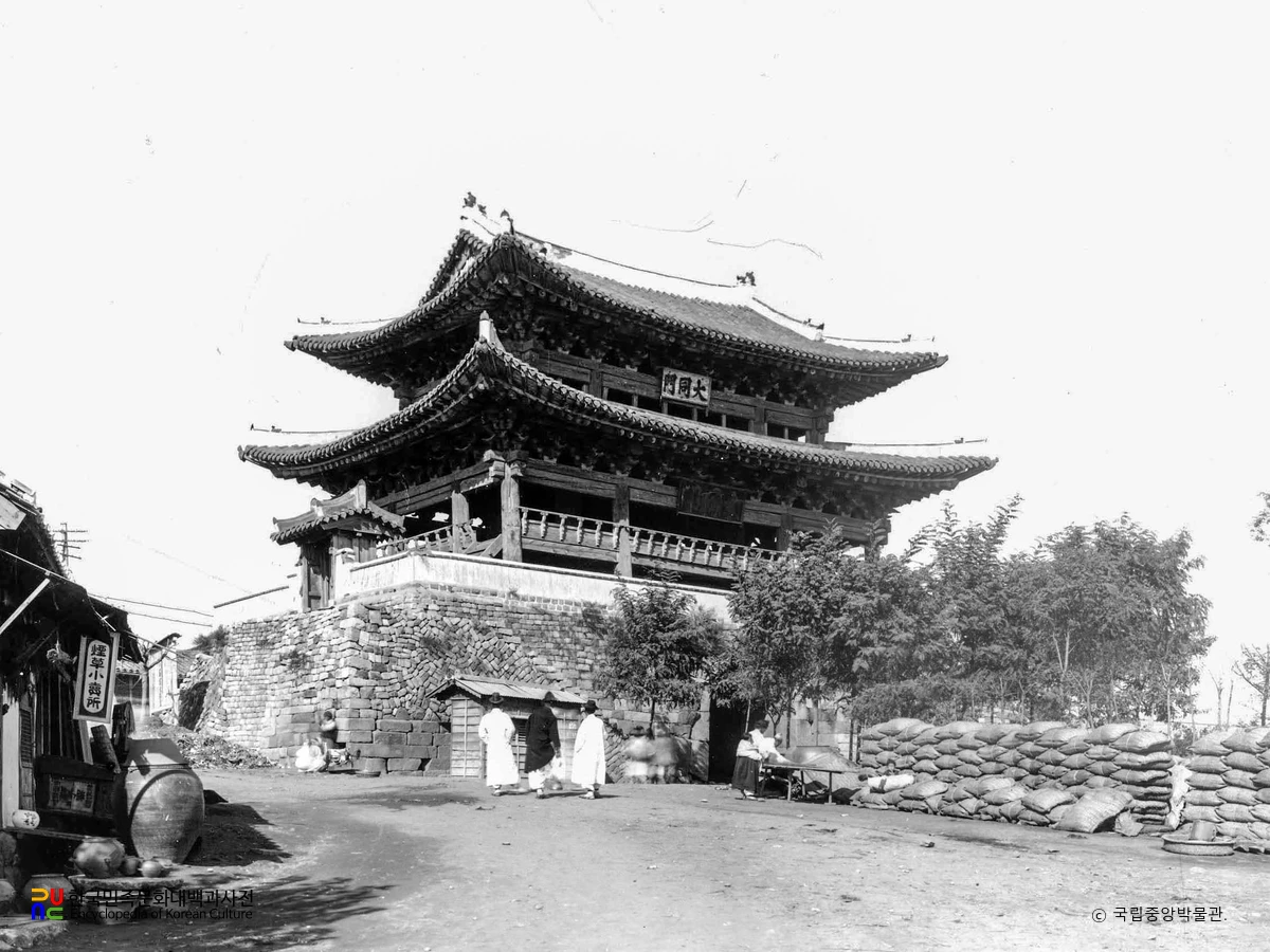 평양 대동문 동측 전경