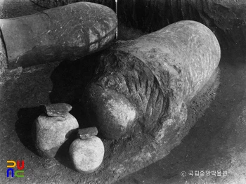 나주 반남 고분군 중 신촌리 9호분 갑관 출토 상태